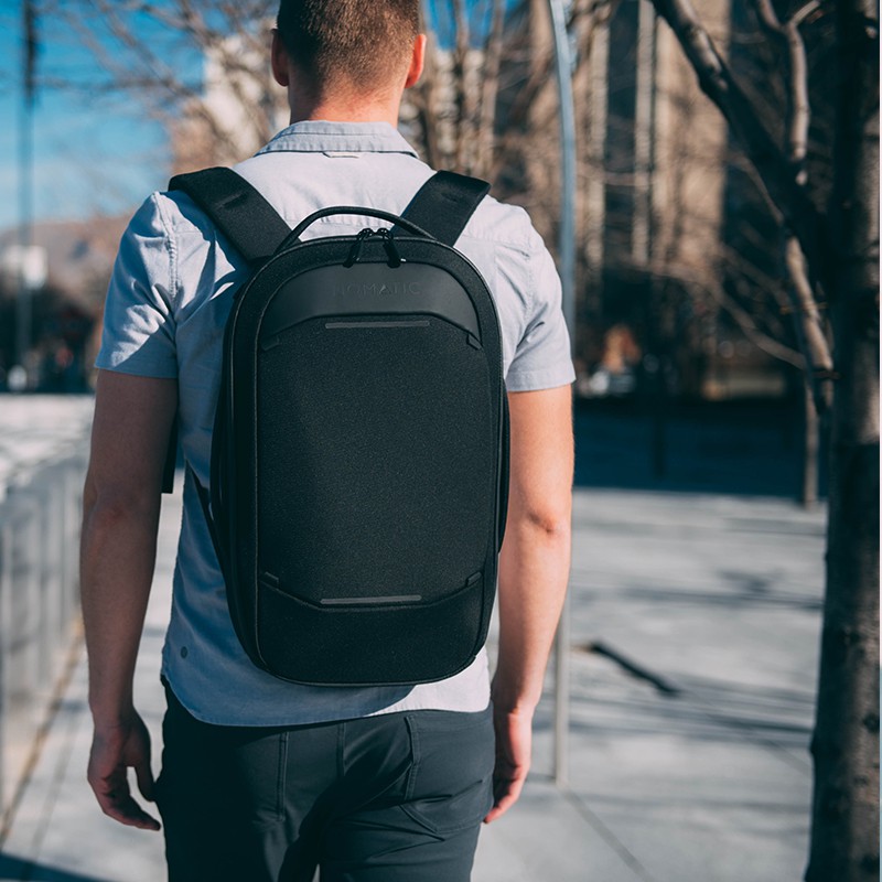NOMATIC Navigator Backpack กระเป๋าเป้ทรงมินิมอลสำหรับใช้งานประจำวันหรือเดินทางทริปสั้นๆ (15L)