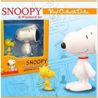 โมเดล Snoopy และ Woodstock พร้อมกล่อง ขนาด 12cm วัสดุเป็น PVC ทั้งตัว น่ารักตั้งโชว์ก็บสะสมได้เลย ราคาชุดละ 420 บาท