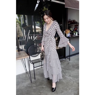 MAXI DRESS กราฟฟิกสี่เหลี่ยม