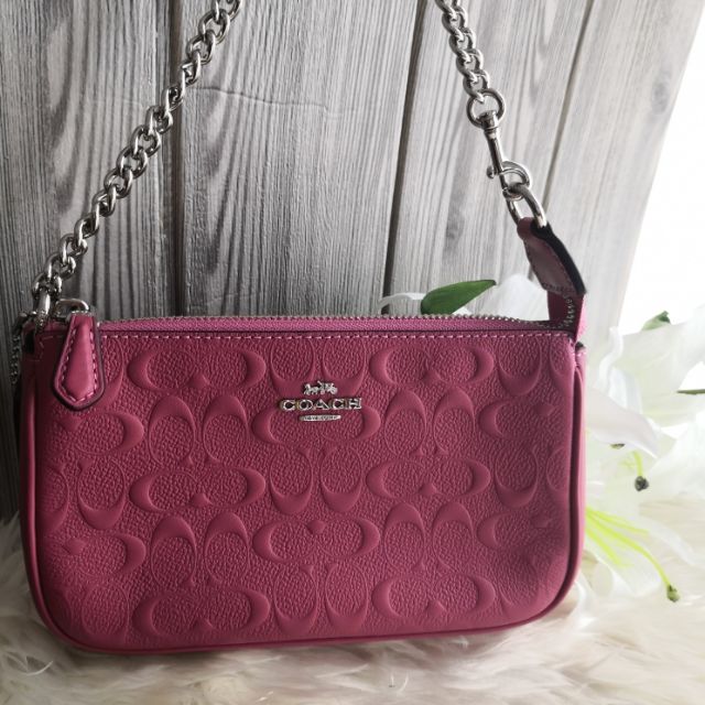 LARGE WRISTLET 19 IN SIGNATURE LEATHER (COACH F67567) | Shopee Thailand