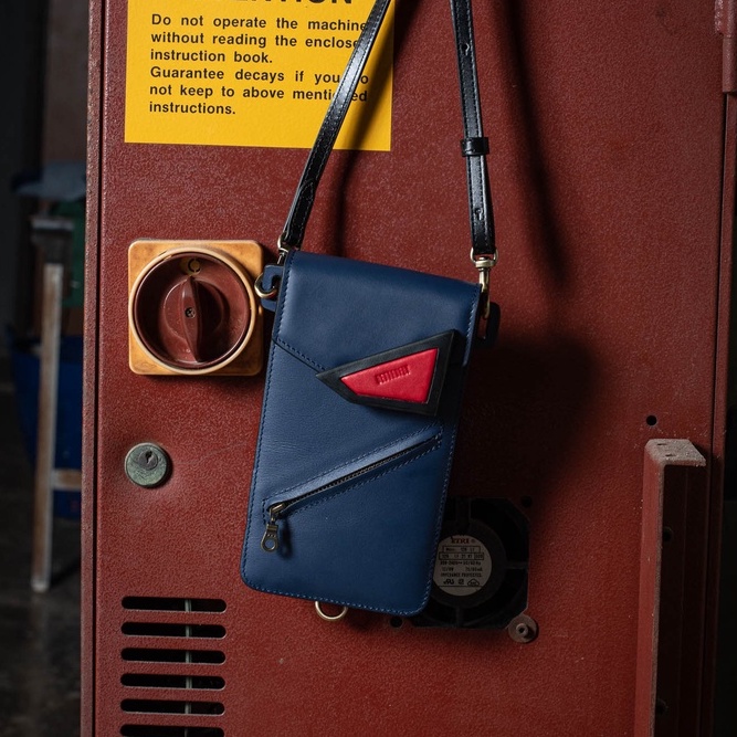 CROSSBOW Phone Pouch กระเป๋าใส่โทรศัพท์ รับโค้ดส่วนลดพิเศษได้เลย!