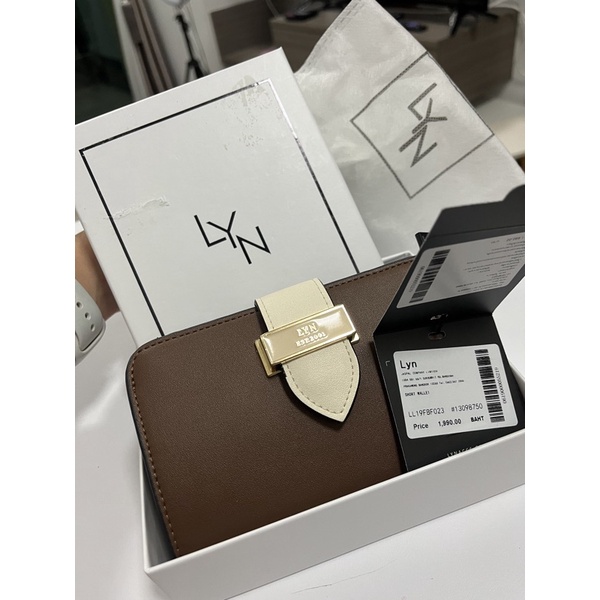 กระเป๋าสตางค์ Lyn ใบกลางของแท้100%
