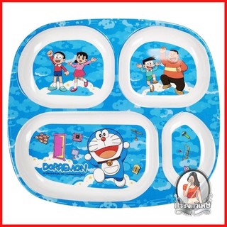 อุปกรณ์ใส่อาหาร อุปกรณ์บนโต๊ะอาหาร ถาดหลุม SUPERWARE DORAEMON SKY 9.5 นิ้ว 
 วัสดุผลิตจากเมลามีนแท้ 100% แข็งแรงทนทาน
 ท