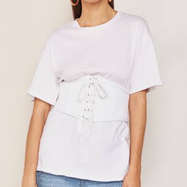 เสื้อยืด สีขาว Brand: Kendall+Kylie * Kendall & Kylie Exclusive Collection   ราคามือสอง 550 บาท  ราค