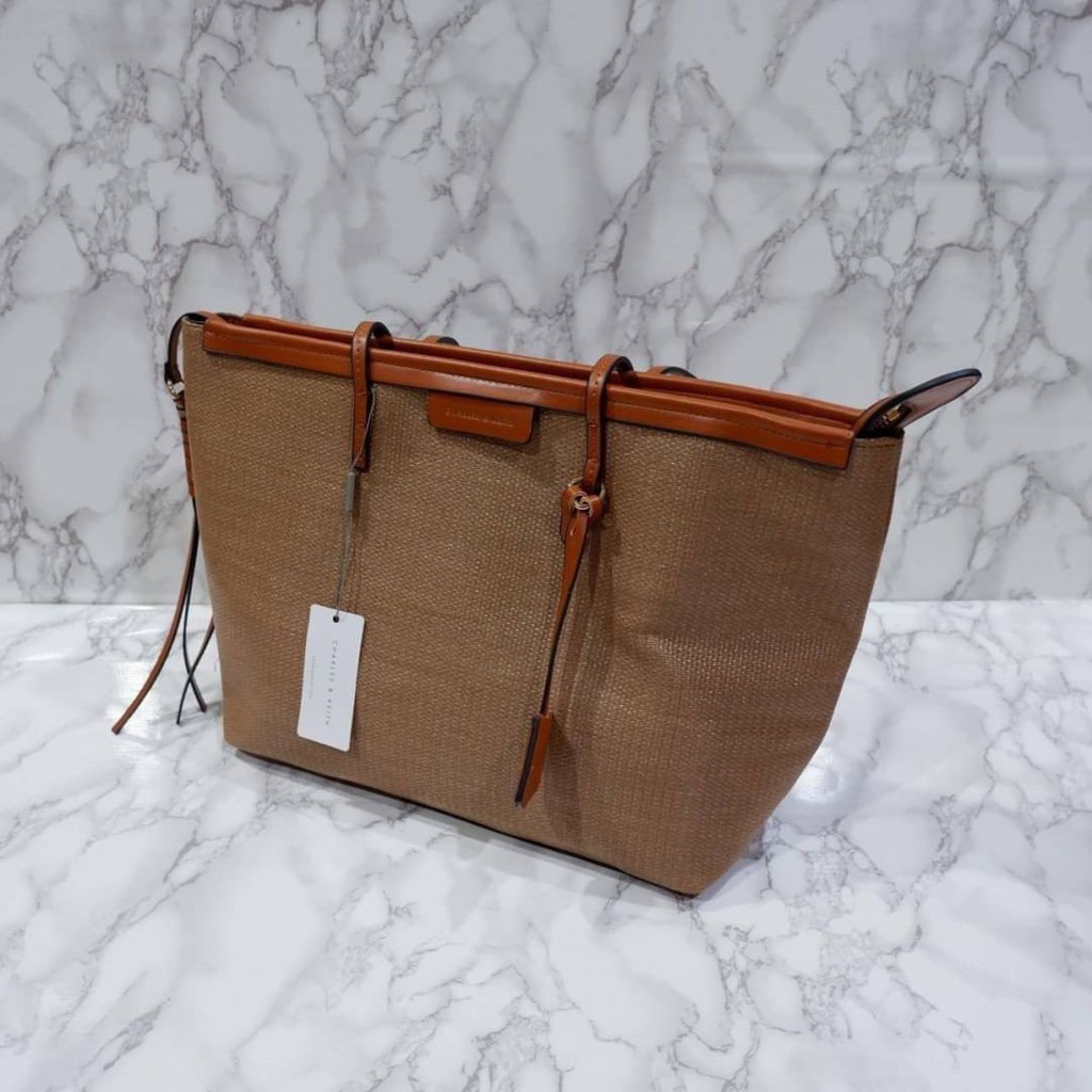 กระเป๋า charleskeith สาน ทรงช้อปปิ้ง