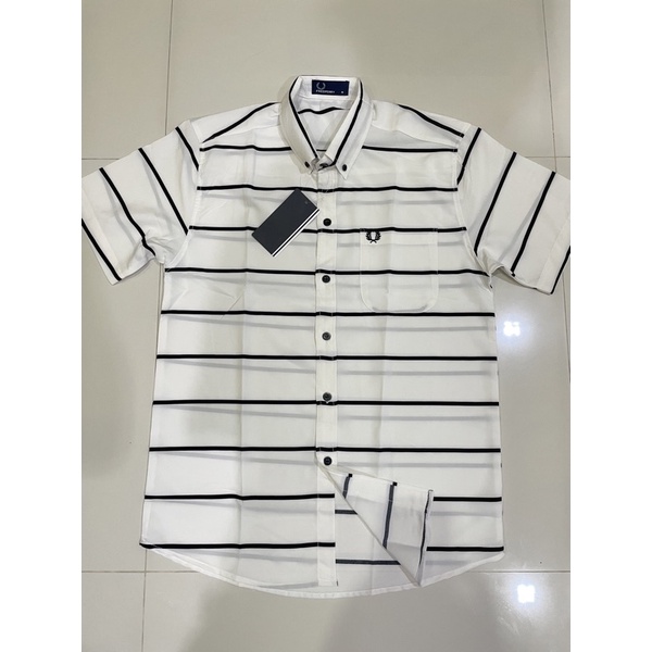fredperryแขนสั้นชายผ้าไหมอิตาลี่ไม่ต้องรีดเวลาใส่จะเย็นสบายแต่ไม่ใช่ผ้าไหมนะคะ