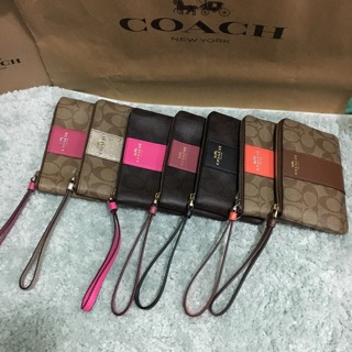 Coach คล้องมือ Size S