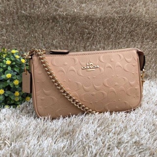 LARGE WRISTLET 19 IN SIGNATURE LEATHER (COACH F67567)   ขนาด 7 1/2" (L) x 4 1/2" (H) x 2" (W)