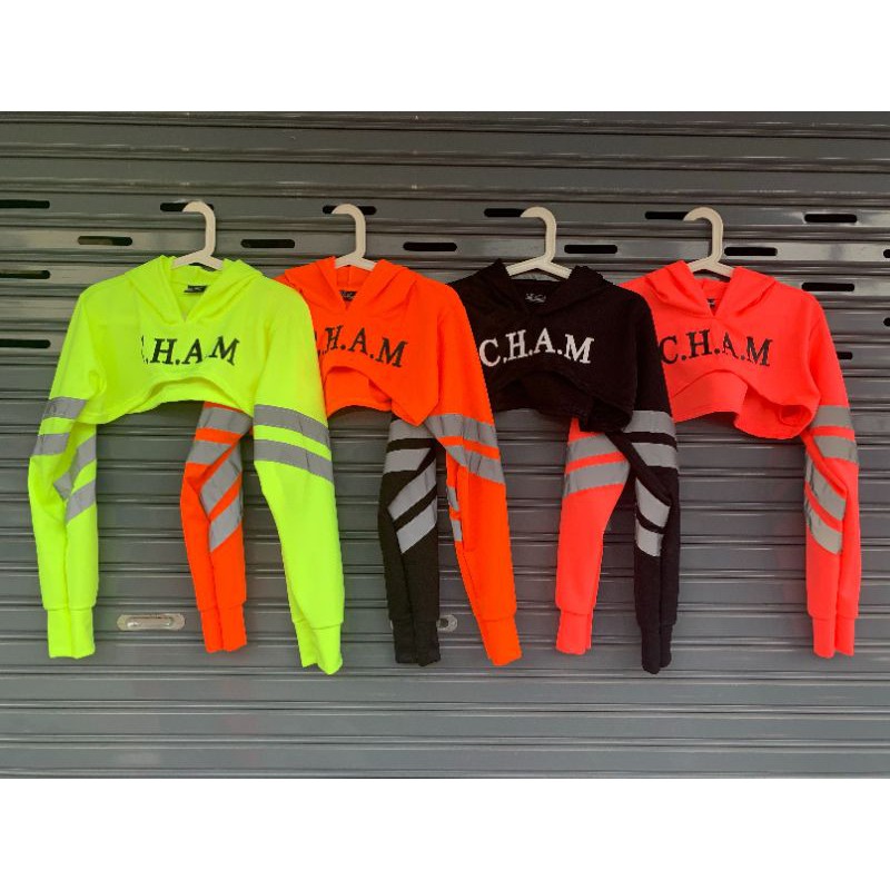 เสื้อครอปนีออนมีฮู้ดแต่งแถบสะท้อนแสง