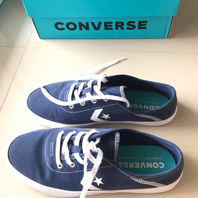 รองเท้าผ้าใบ Converse