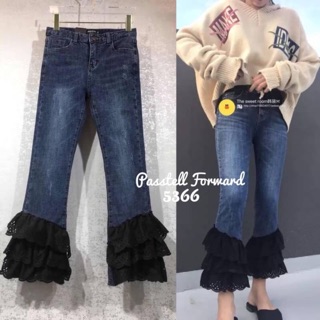 Korea ruffle laced denim jeans ยีนฟอกสีเข้ม แต่งช่วง ปลายขาระบาย3ชั้นลูกไม้ดำ