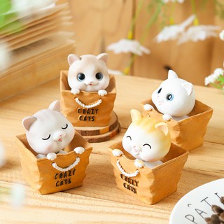 ตุ๊กตา เซรามิก ในรถ แมวน้อย