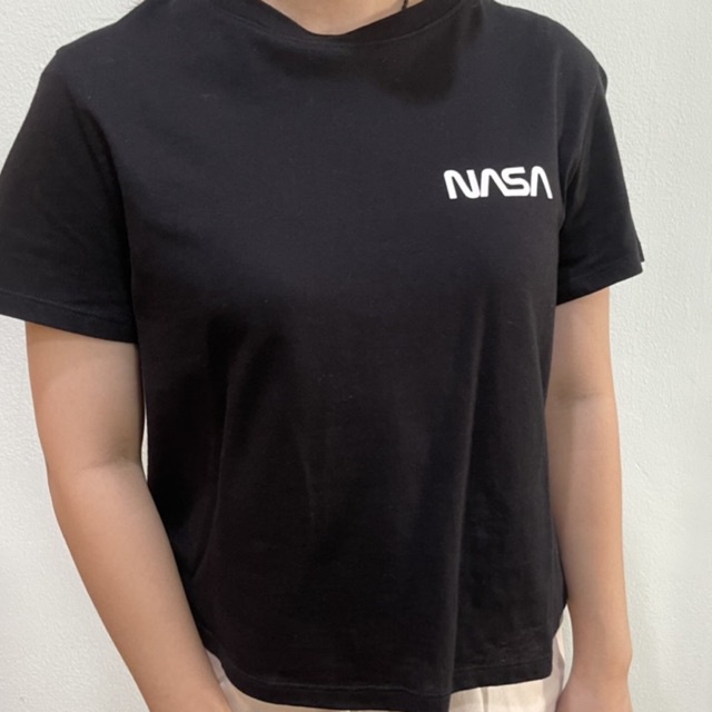 usedbyicecream | เสื้อ nasa crop ของh&m ส่งต่อ150บาท (เสื้อผ้ามือสองสภาพดี)