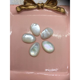 มุกขาวเจียรรูปไข่ ขนาด 11 x 17 mm เจียระไน handmade (Mother of Pearl) ทำต่างหู จี้ แหวน เข็มกลัด งาน DIY