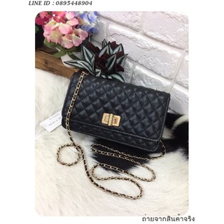 กระเป๋าสะพายข้าง CHARLES &amp; KEITH QUITED STRAP BAG กระเป๋าทรงคลัช หนัง pu