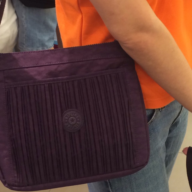 กระเป๋า Kipling รุ่น Moyelle Bp ของแท้ จาก King Power สี Pleated Auberg