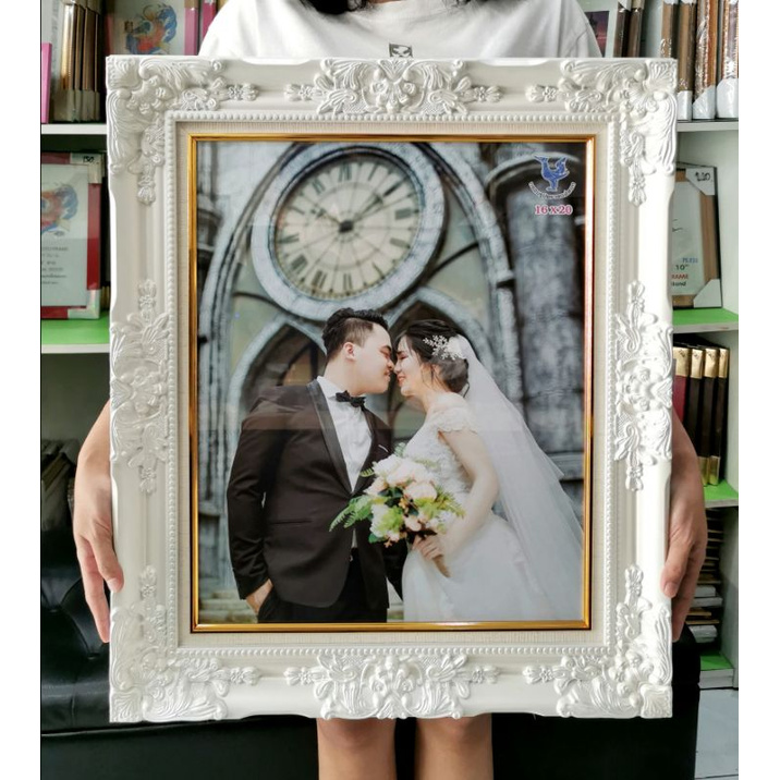 แตก​ หัก​ เคลมฟรี กรอบหลุยส์สีขาว ขนาด 16x20นิ้ว (88D) ไม่มีกระจก