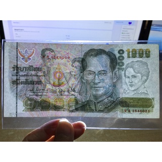 (ลายน้ำราชินี หายาก)ธนบัตร 1000 บาท แบบที่ 14 สภาพผ่านการใช้งานน้อย มีรูแม็ก ยังสวยมาก พิจารณาจากรูปได้เลยครับ