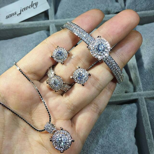 ชุดสร้อยคอต่างหูแหวนสร้อยข้อมือเงินหรูหราอุปกรณ์เสริมเครื่องประดับป้องกันสนิม Adc Gfs Tgb SL