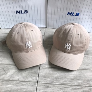 หมวก mlb สีครีม โลโก้เล็กสีขาว รุ่นที่คิมใส่