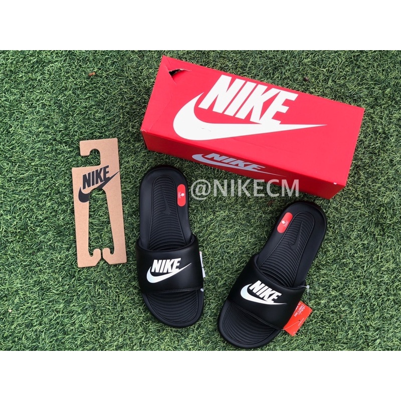 CN9675-002 รองเท้าแตะชาย NIKE แบบสวม  NIKE VICTORY ONE SLIDE สีดำ สายคาดสีดำ โลโก้สีขาว