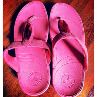 รองเท้าผู้หญิง Fitflop สีชมพูเข้ม เบอร์ 6 us (ของแท้)