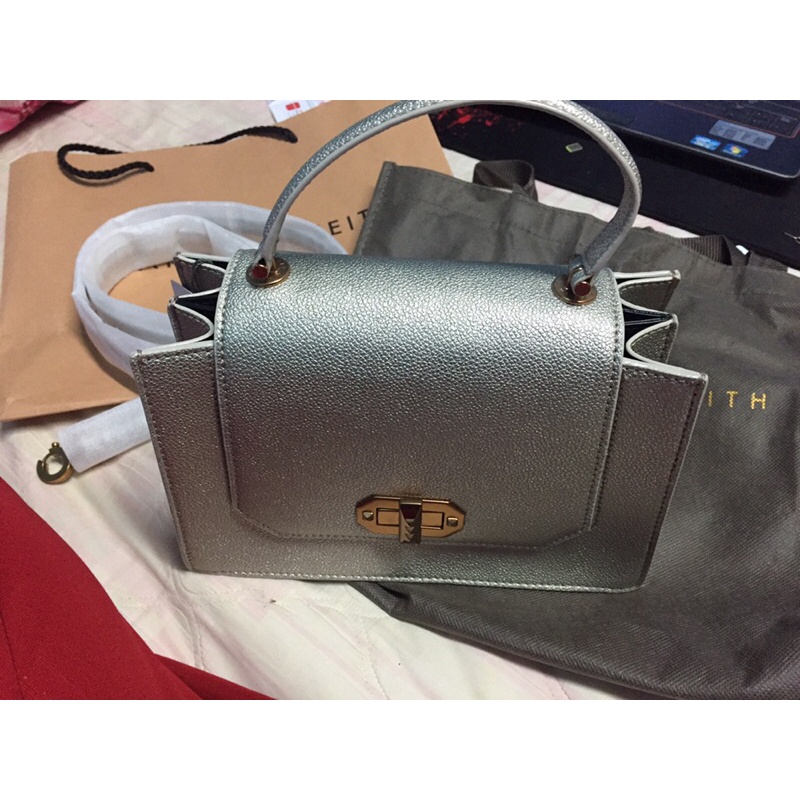 กระเป๋า ck แท้มือสอง