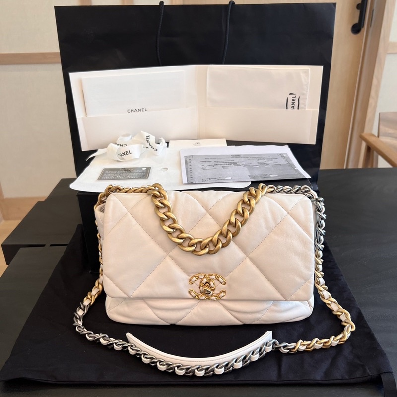 [BU220503270] Chanel / 19 Flap Bag Goatskin