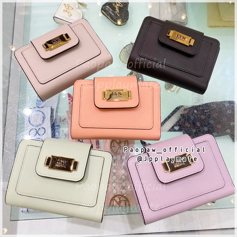 LYN กระเป๋าสตางค์ LYN  รุ่น Kate Short Wallet : LL21FWF038 แท้จากชอป พร้อมอุปกรณ์