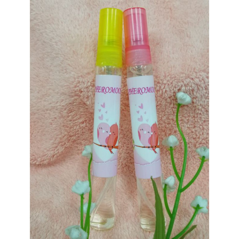 น้ำหอมกลิ่นฟีโรโมนหญิงขนาด 10ml และ 35ml