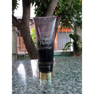 Victoria’s Secret Velvet Petals Shimmer Lotion 236ml. ของแท้