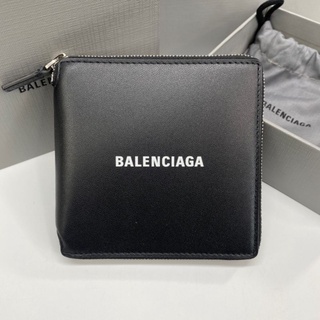 ใหม่คร้า กระเป๋าสตางค์ชาย ใบสั้นมีซิป
 NEW Balenciaga Zippy wallet