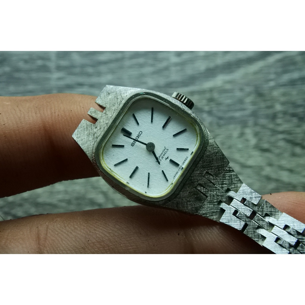 นาฬิกา Vintage มือสองญี่ปุ่น SEIKO SPECIAL ระบบ ไขลาน ผู้หญิง ทรงสี่เหลี่ยม กรอบเงิน หน้าขาว หน้าปัด 31mm