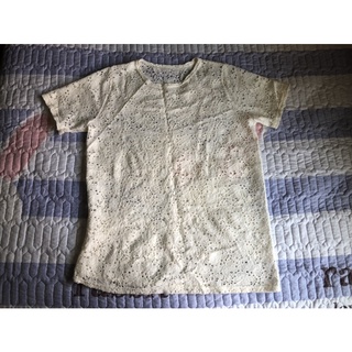 เสื้อสีขาวลายถัก มือ 2