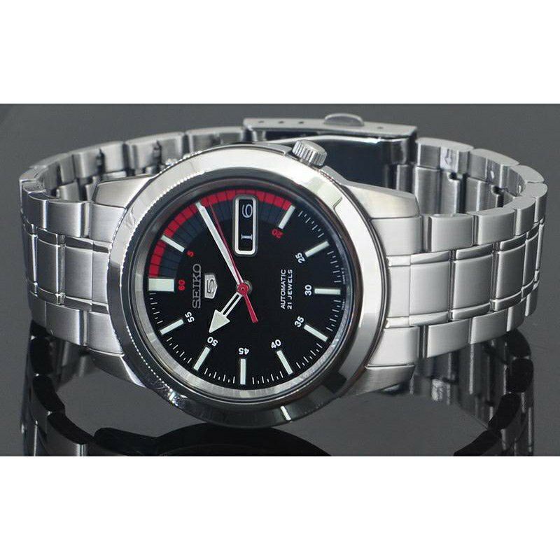 Seiko รุ่น SNKK31K1 นาฬิกาข้อมือผู้ชาย สายแสตนเลส หน้าปัดดำ/แดง - ของแท้ 100% ประกันศูนย์ Seiko ไทย 1 ปีเต็ม