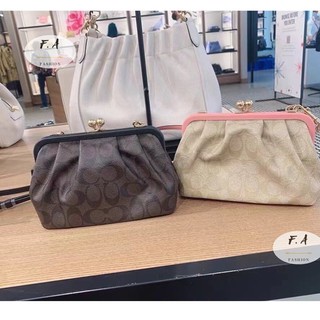 F.A (ของแท้ 100%) COACH 2876 กระเป๋าสะพายไหล่สตรีกระเป๋าสะพายโซ่ Kiss Lock Bag Cloud Bag กระเป๋าสตรี