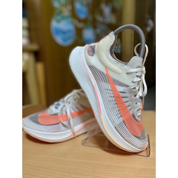 รองเท้าผ้าใบมือสองของแท้ 100% Nike Zoom Fly SP สี Neon Orange🌷💗