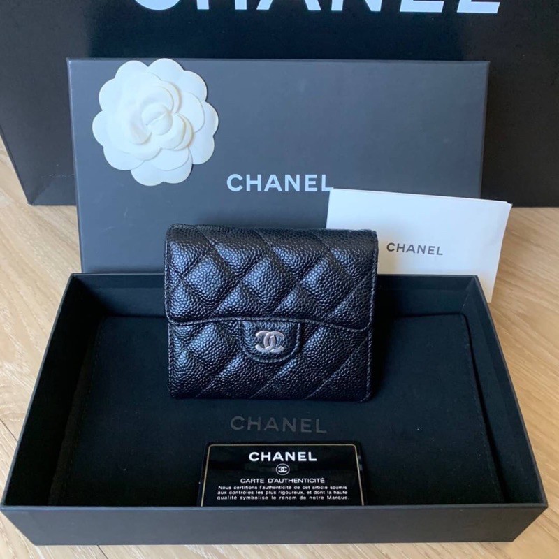 🇫🇷 Used Like New Chanel Tri-fold Cavair wallet Holo28xxx
