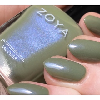 พร้อมส่ง Zoya Gemma  สีเขียวโอลีฟ เขียวธรรมชาติไม่เอะอะกระโตกกระตาก มีเหลือบดูโอโครมโทนฟ้าม่วงวิบๆ อุ๊ย เก๋   แท้ 💯%