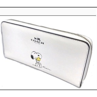 COACH (White Snoopy) Long wallet