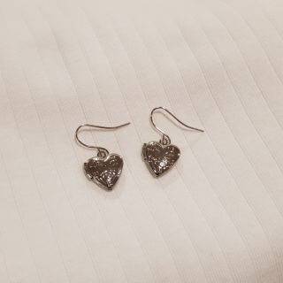 Heart locket earrings ต่างหูหัวใจล๊อกเก็ต ต่างหูหัวใจ น่ารักมาก ล๊อกเก็ตหัวใจ