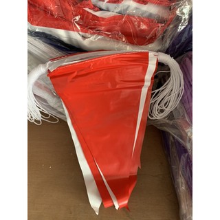 ธงราวสามเหลี่ยมพลาสติก 2 สี สีขาวสลับแดง 30ผืน ยาว12เมตร