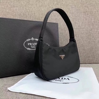 New 🤍🖤กระเป๋าสะพายปราด้า พราดา[ prada hi-end] 23 cm