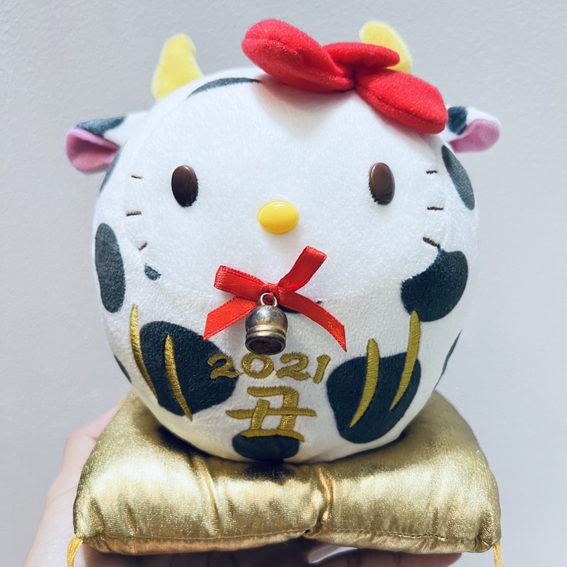 #ตุ๊กตา #Hello #Kitty #2021 #Zodiac #Daruma #Tora #Tora #Plush #Toy #Yakult #Sanrio 18ซม. เฮลโหล คิตตี้ #ราศีฉลู #มือสอง