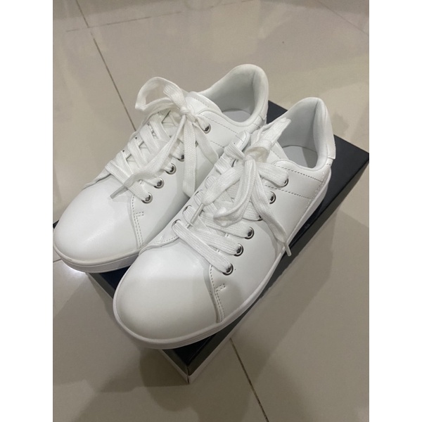 รองเท้าลำลองสีขาว แบรนด์ Luna Size 36 | Shopee Thailand