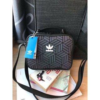 🎊💖🌇🚜@820.-📍(ลดพิเศษ 7 %) 💯 🛒🛒Big Discount 2022🛒🛒Adidas Originals 3D Mini Airliner Style Shoulder Bag