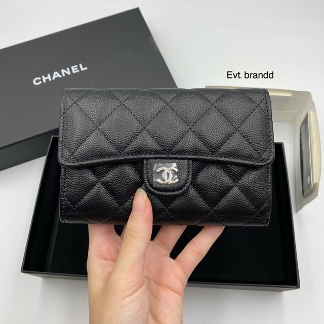 ยอดรูดบัตรเท่านั้น Kept unused Chanel trifold medium wallet Hl29 shw Fullbox