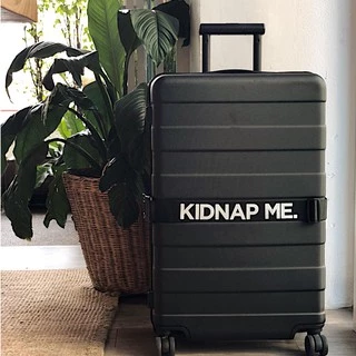สายรัดกระเป๋าเดินทาง สกรีนชื่อ คาดกระเป๋าได้ถึง 30นิ้ว LUGGAGE STRAP KIDNAP ME.