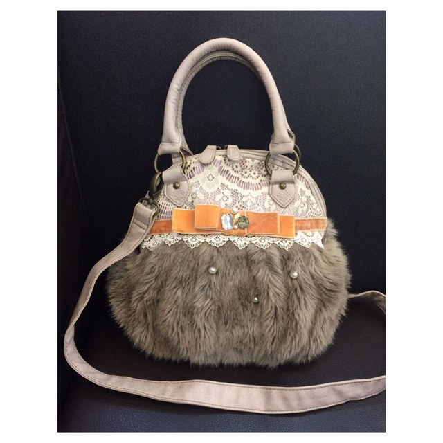 กระเป๋าหิ้ว/สะพายแบรนด์โลลิต้า Axes Femme