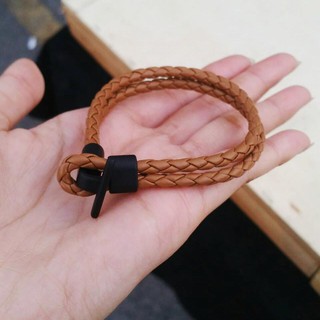 nn_braceletสายรัดข้อมือ RASTACLAT รหัส 168 สร้อยข้อมือหนังถักแบบกลมรวบสองเส้น ตัวล็อคเป็นสีดำนะคะ